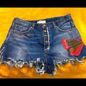 Super fun cut off Free People Jean shorts